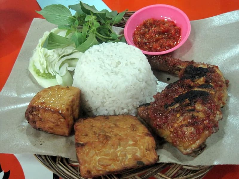 Bumbu Ayam Bakar: Resep Rahasia Gurih Meresap