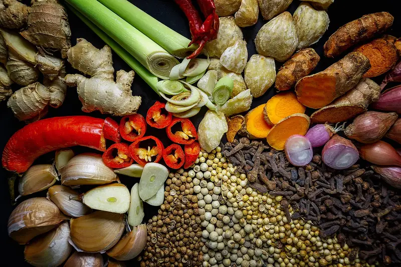 Aneka rempah bumbu ungkep seperti jahe, kunyit, serai, bawang, cabai, ketumbar, dan cengkih